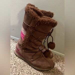 womans nike boots size 10